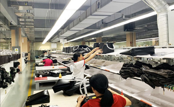 <b>Automatic Production Line in Leather Goods Factory</b>